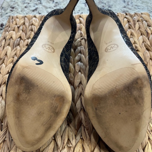 Michael Kors SIZE 8.5 Black Gold Glitter Platform Peep Toe 5" Pumps - Picture 7 of 7